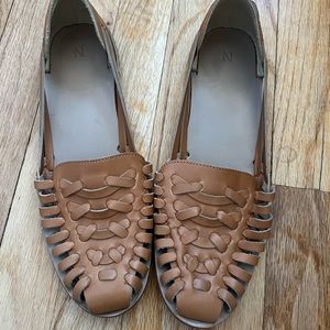 Nisolo Almond Huarache Sabdals